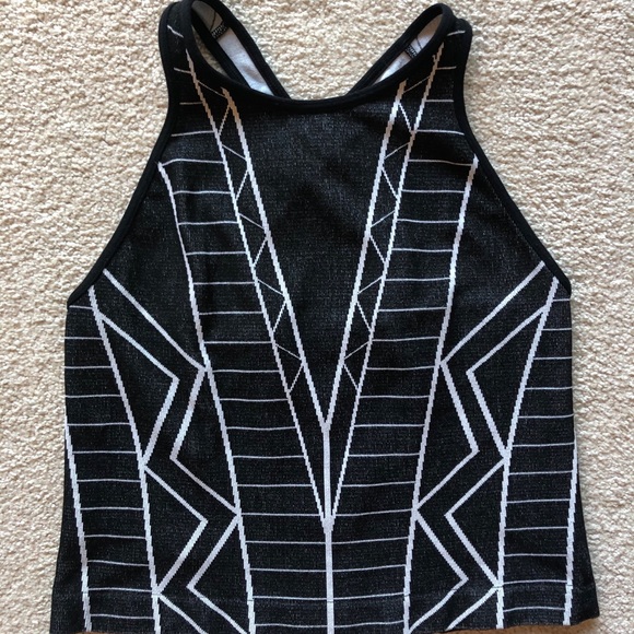 Womens BCBGeneration Black White Pattern Crop Knit Tank Top BCBG Sleeveless M/L - Picture 2 of 12